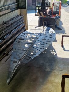 Leaf sculpture moving